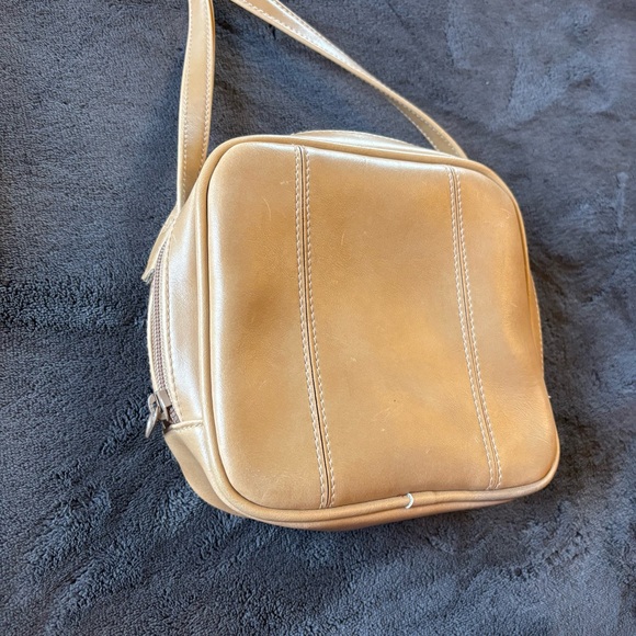 Liz Claiborne Leather Crossbody Purse - Picture 4 of 9